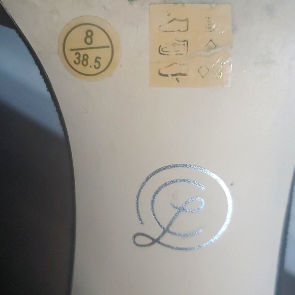 ๐ HOST PICK ๐ Chinese Laundry Rumor Ankle Strap Sandals - Picture 16 of 16